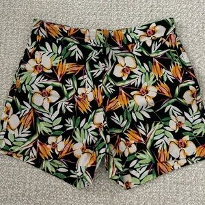 White House Black Market - Size 2, 5” length shorts